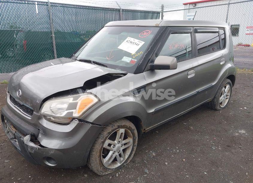 Photo 2 of 2010 Kia Soul + (VIN KNDJT2A29A7035846)