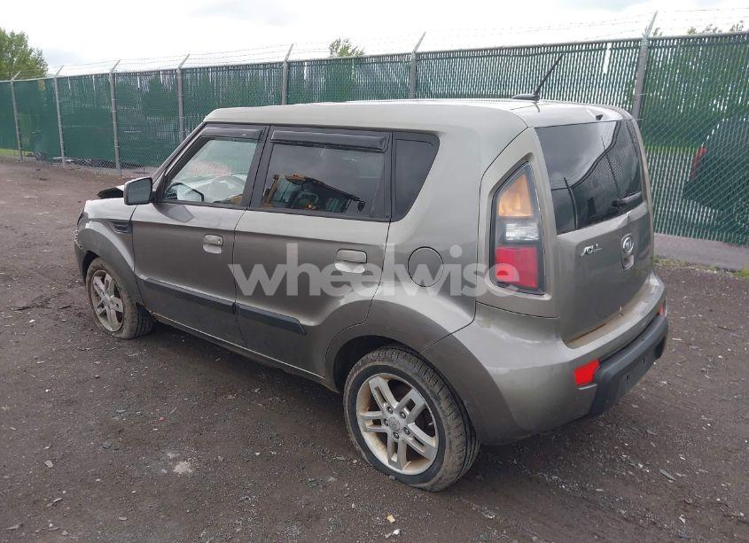 Photo 3 of 2010 Kia Soul + (VIN KNDJT2A29A7035846)
