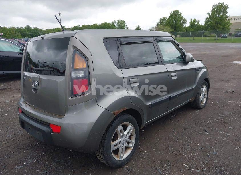 Photo 4 of 2010 Kia Soul + (VIN KNDJT2A29A7035846)