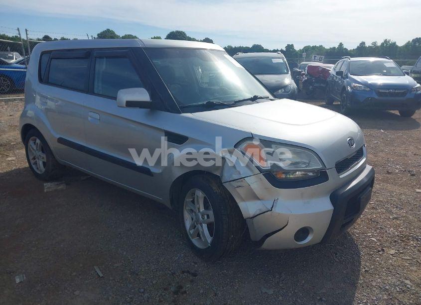2010 Kia Soul + (VIN KNDJT2A29A7107810) main photo