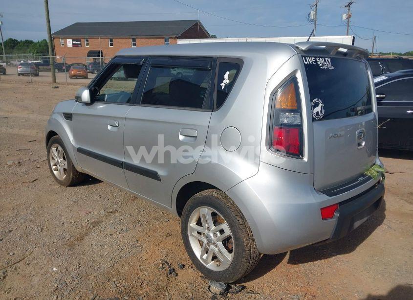 Photo 3 of 2010 Kia Soul + (VIN KNDJT2A29A7107810)