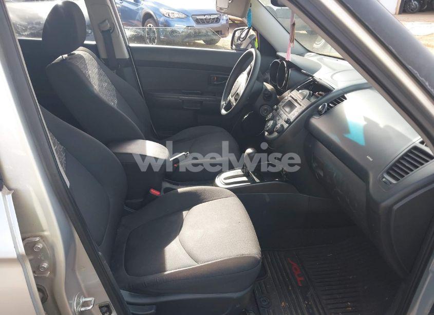 Photo 5 of 2010 Kia Soul + (VIN KNDJT2A29A7107810)