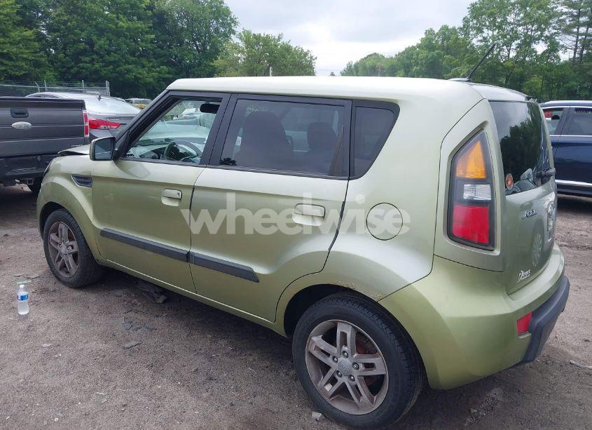 Photo 3 of 2010 Kia Soul + (VIN KNDJT2A29A7136501)
