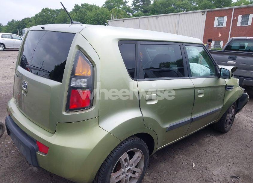 Photo 4 of 2010 Kia Soul + (VIN KNDJT2A29A7136501)