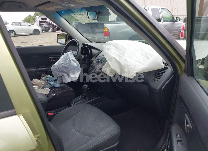 Photo 5 of 2010 Kia Soul + (VIN KNDJT2A29A7136501)