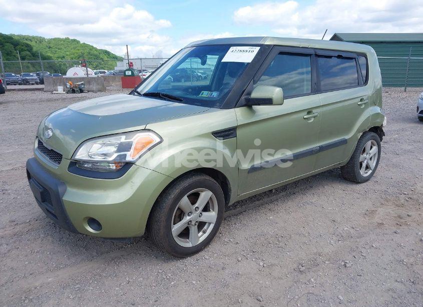 Photo 2 of 2011 Kia Soul + (VIN KNDJT2A29B7196280)