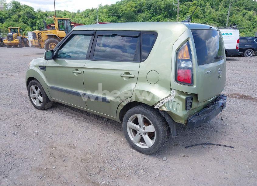 Photo 3 of 2011 Kia Soul + (VIN KNDJT2A29B7196280)