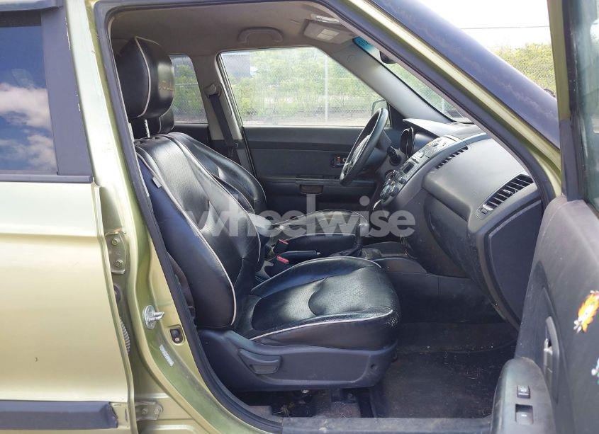 Photo 5 of 2011 Kia Soul + (VIN KNDJT2A29B7196280)