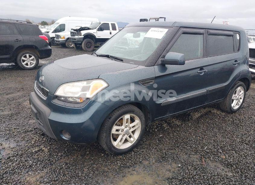 Photo 2 of 2011 Kia Soul + (VIN KNDJT2A29B7272046)