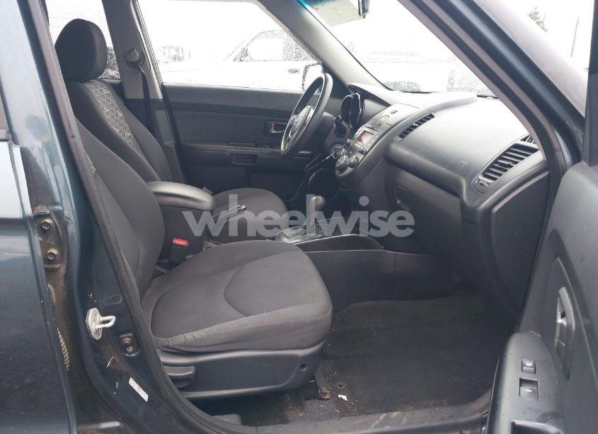 Photo 5 of 2011 Kia Soul + (VIN KNDJT2A29B7272046)