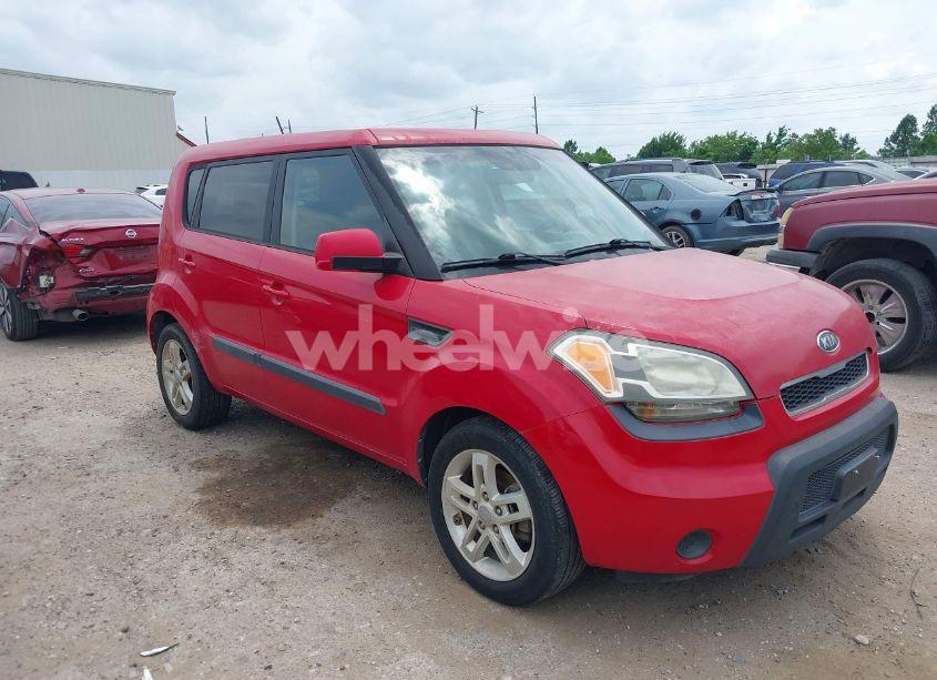 2011 Kia Soul + (VIN KNDJT2A29B7300721) main photo