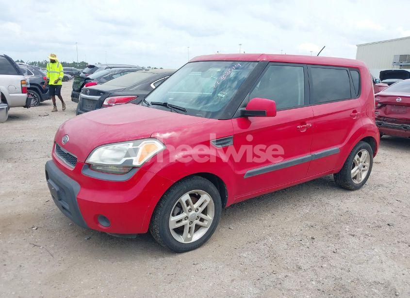 Photo 2 of 2011 Kia Soul + (VIN KNDJT2A29B7300721)