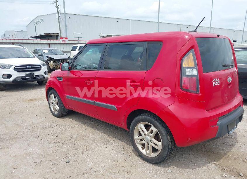 Photo 3 of 2011 Kia Soul + (VIN KNDJT2A29B7300721)