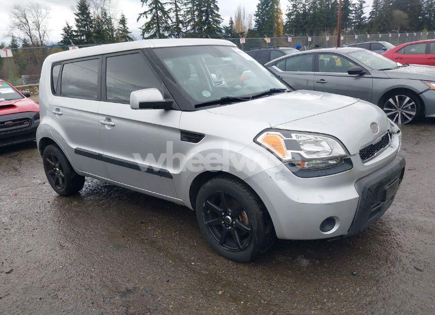 2011 Kia Soul + (VIN KNDJT2A29B7704621) main photo