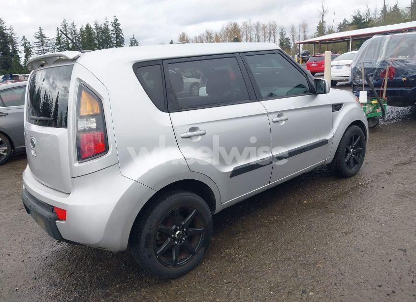 Photo 4 of 2011 Kia Soul + (VIN KNDJT2A29B7704621)