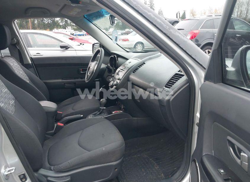 Photo 5 of 2011 Kia Soul + (VIN KNDJT2A29B7704621)