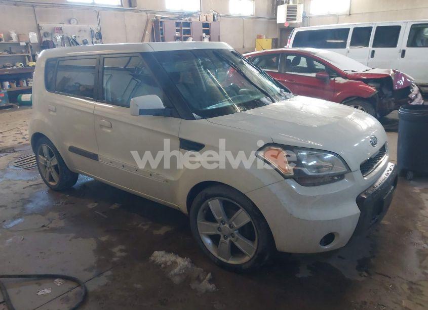 2010 Kia Soul (VIN KNDJT2A2XA7046354) main photo
