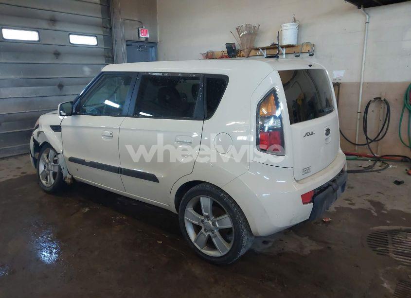 Photo 3 of 2010 Kia Soul (VIN KNDJT2A2XA7046354)