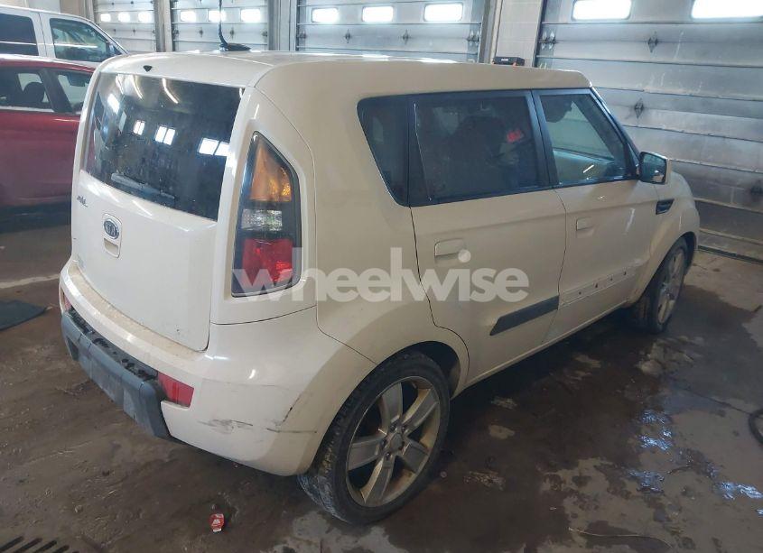 Photo 4 of 2010 Kia Soul (VIN KNDJT2A2XA7046354)