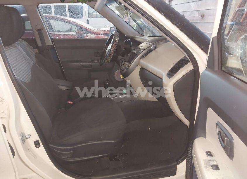 Photo 5 of 2010 Kia Soul (VIN KNDJT2A2XA7046354)