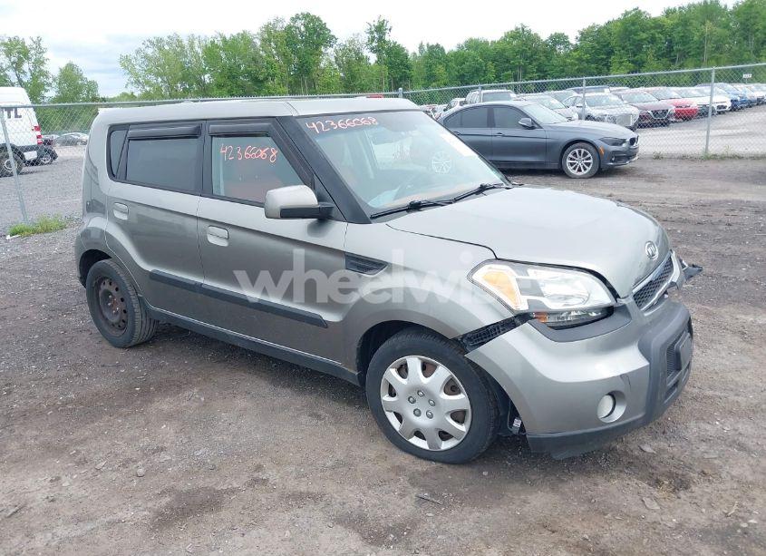 2010 Kia Soul SPORT (VIN KNDJT2A2XA7049822) main photo