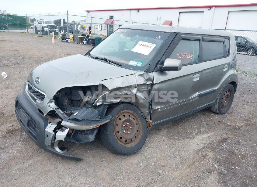 Photo 2 of 2010 Kia Soul SPORT (VIN KNDJT2A2XA7049822)