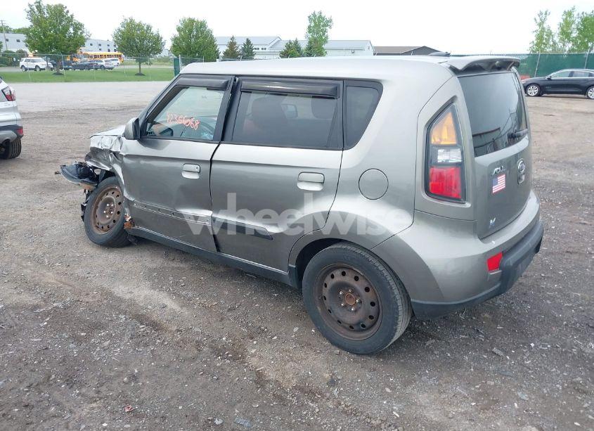 Photo 3 of 2010 Kia Soul SPORT (VIN KNDJT2A2XA7049822)