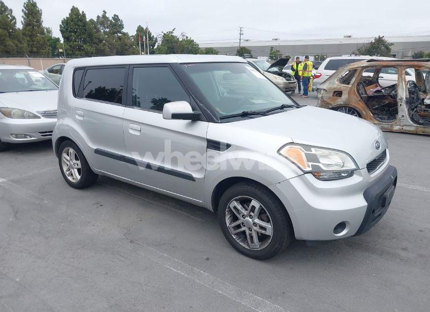 2010 Kia Soul + (VIN KNDJT2A2XA7145255) main photo