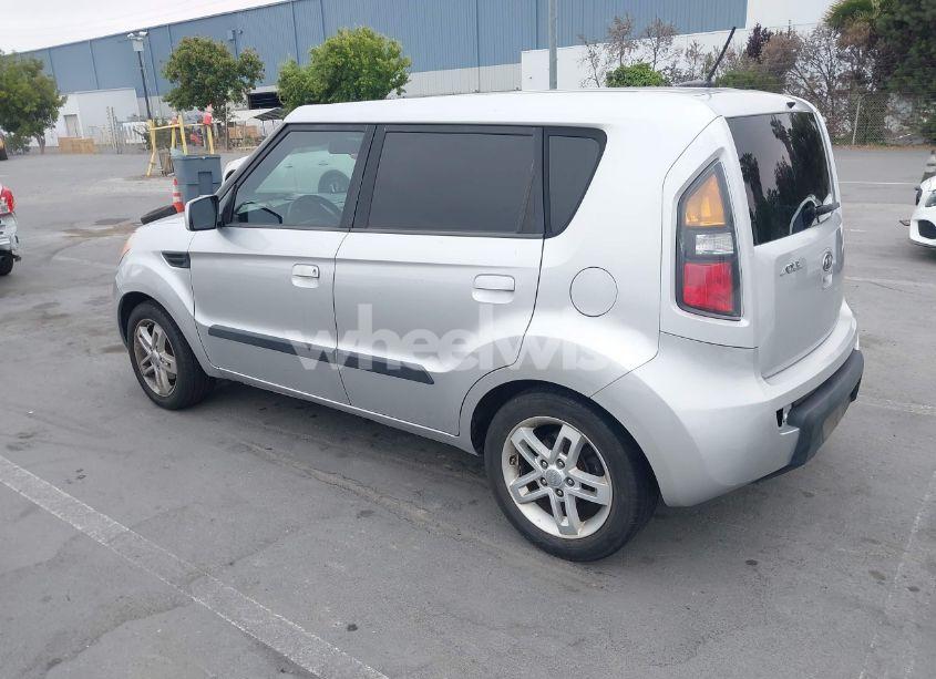 Photo 3 of 2010 Kia Soul + (VIN KNDJT2A2XA7145255)