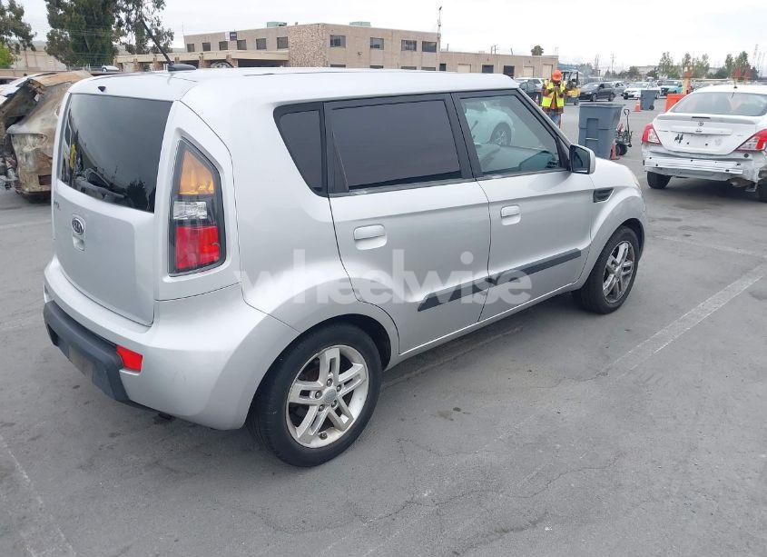 Photo 4 of 2010 Kia Soul + (VIN KNDJT2A2XA7145255)