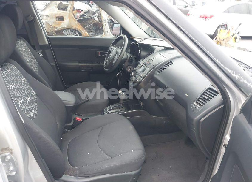 Photo 5 of 2010 Kia Soul + (VIN KNDJT2A2XA7145255)