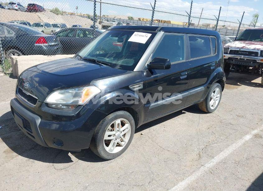 Photo 2 of 2010 Kia Soul + (VIN KNDJT2A2XA7180619)