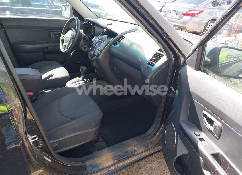 Photo 5 of 2010 Kia Soul + (VIN KNDJT2A2XA7180619)