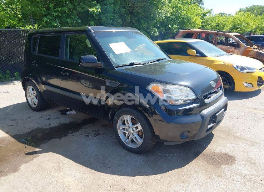 2011 Kia Soul + (VIN KNDJT2A2XB7198023) main photo