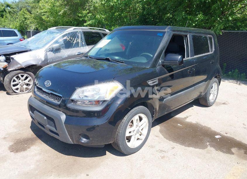 Photo 2 of 2011 Kia Soul + (VIN KNDJT2A2XB7198023)