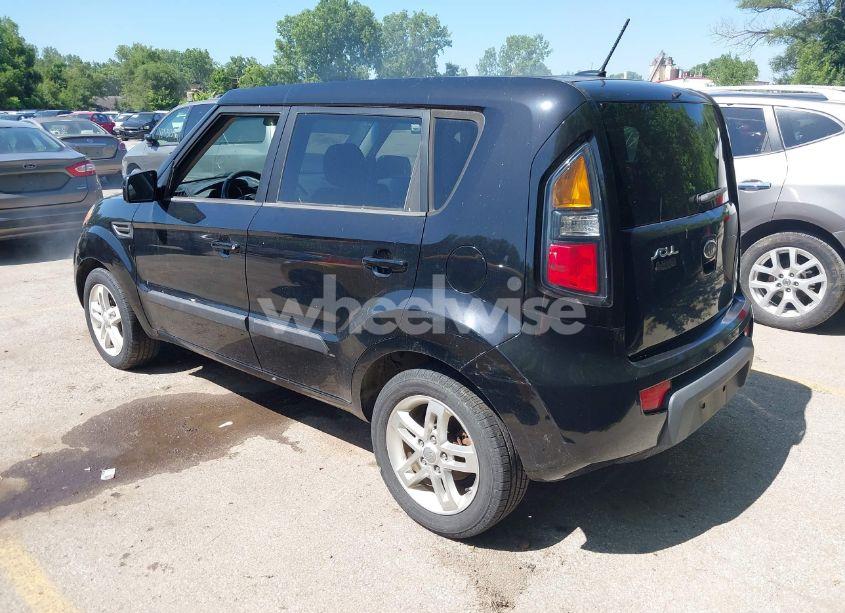 Photo 3 of 2011 Kia Soul + (VIN KNDJT2A2XB7198023)