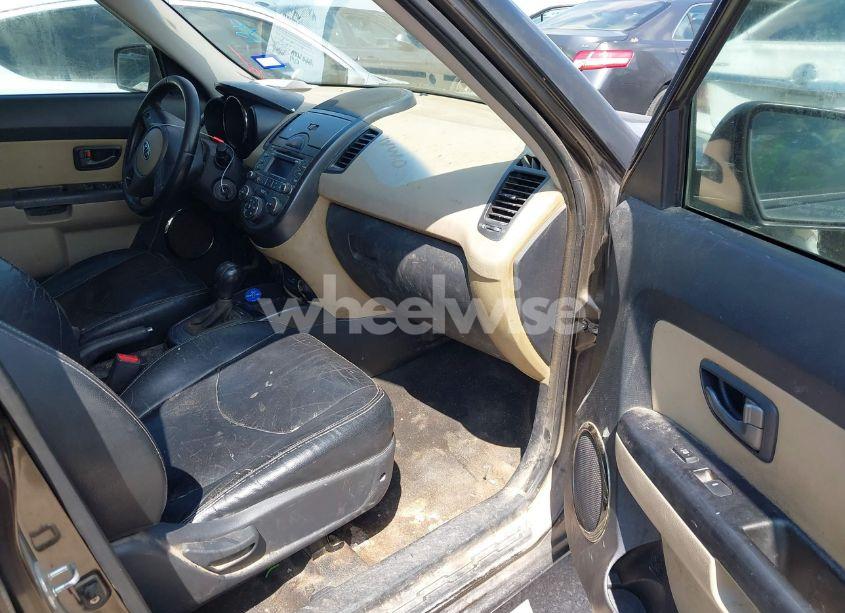 Photo 5 of 2011 Kia Soul ! (VIN KNDJT2A2XB7215788)