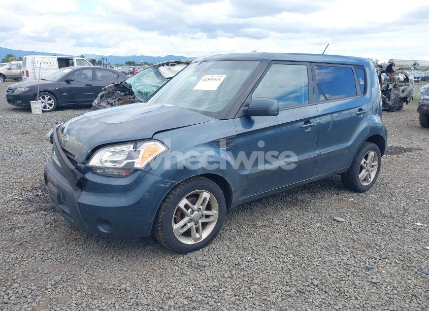 Photo 2 of 2011 Kia Soul + (VIN KNDJT2A2XB7226600)