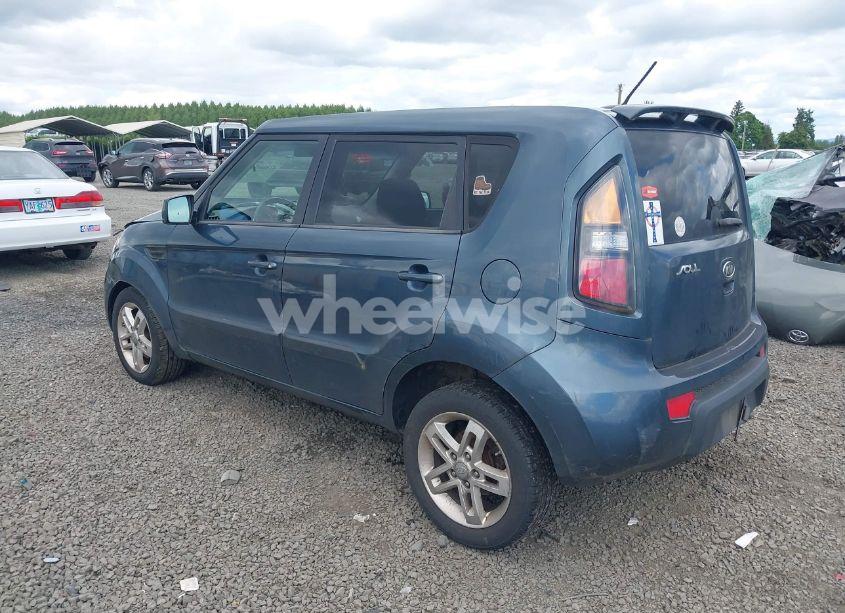 Photo 3 of 2011 Kia Soul + (VIN KNDJT2A2XB7226600)