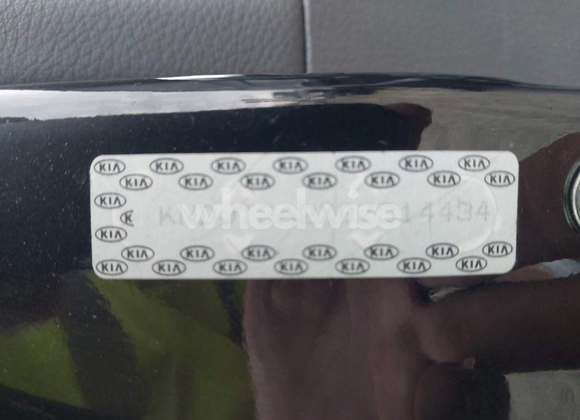 Photo 12 of 2011 Kia Soul + (VIN KNDJT2A2XB7314434)