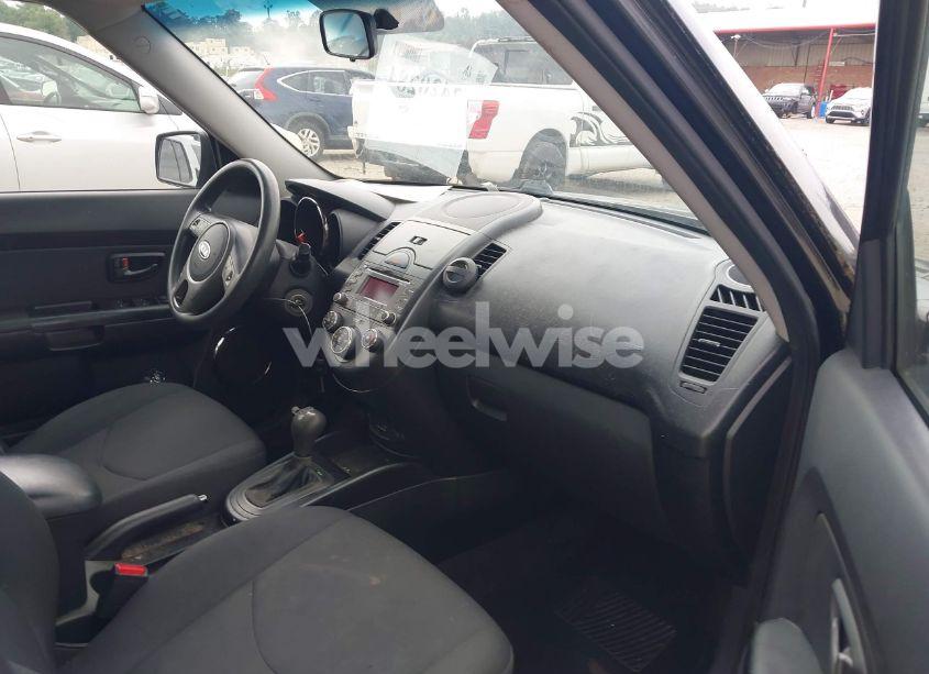 Photo 5 of 2011 Kia Soul + (VIN KNDJT2A2XB7314434)