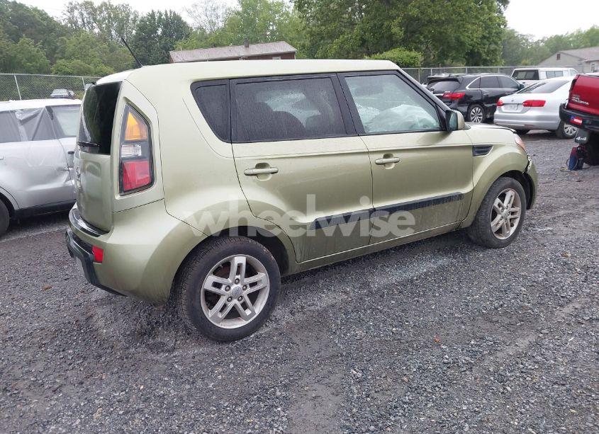 Photo 4 of 2011 Kia Soul + (VIN KNDJT2A2XB7331458)