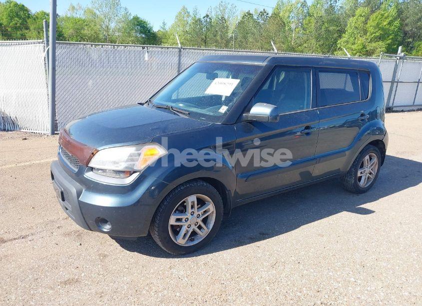 Photo 2 of 2011 Kia Soul + (VIN KNDJT2A2XB7340449)