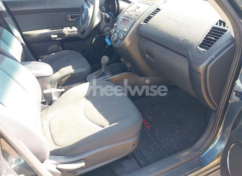 Photo 5 of 2011 Kia Soul + (VIN KNDJT2A2XB7340449)