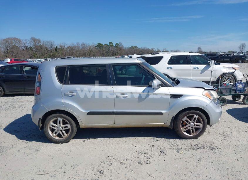 Photo 13 of 2011 Kia Soul + (VIN KNDJT2A2XB7716454)