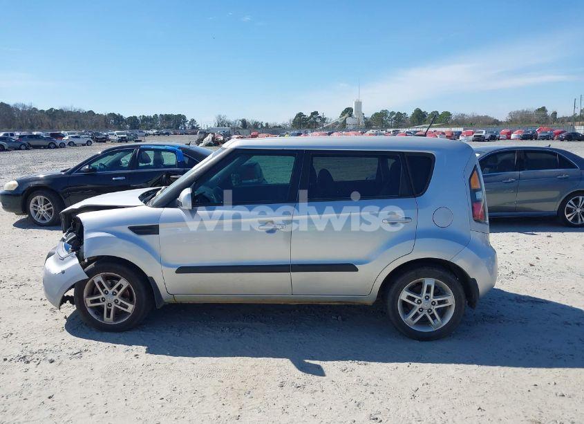 Photo 14 of 2011 Kia Soul + (VIN KNDJT2A2XB7716454)