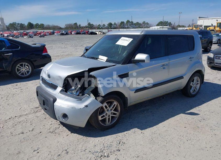 Photo 2 of 2011 Kia Soul + (VIN KNDJT2A2XB7716454)