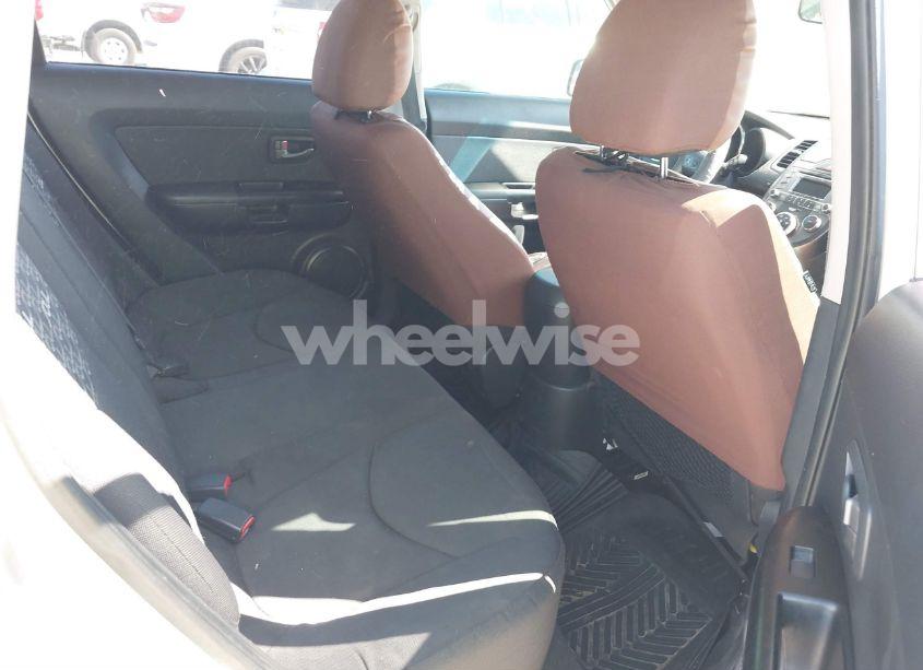Photo 8 of 2011 Kia Soul + (VIN KNDJT2A2XB7716454)