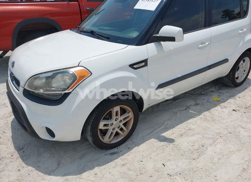 Photo 2 of 2012 Kia Soul (VIN KNDJT2A50C7361998)