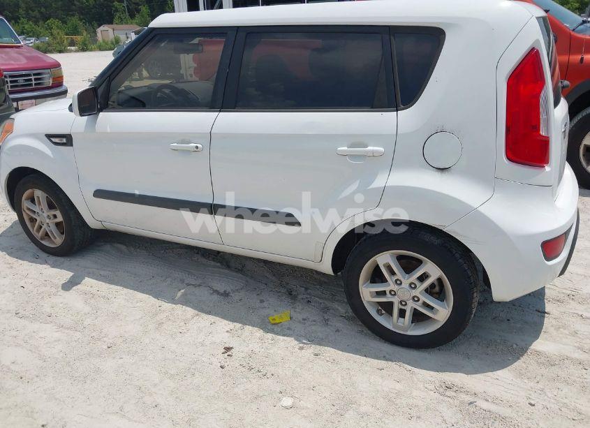Photo 3 of 2012 Kia Soul (VIN KNDJT2A50C7361998)